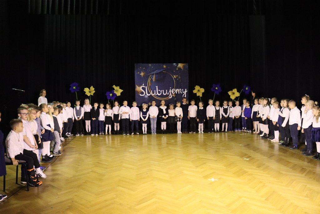 Pasowanie pierwszoklasistów.