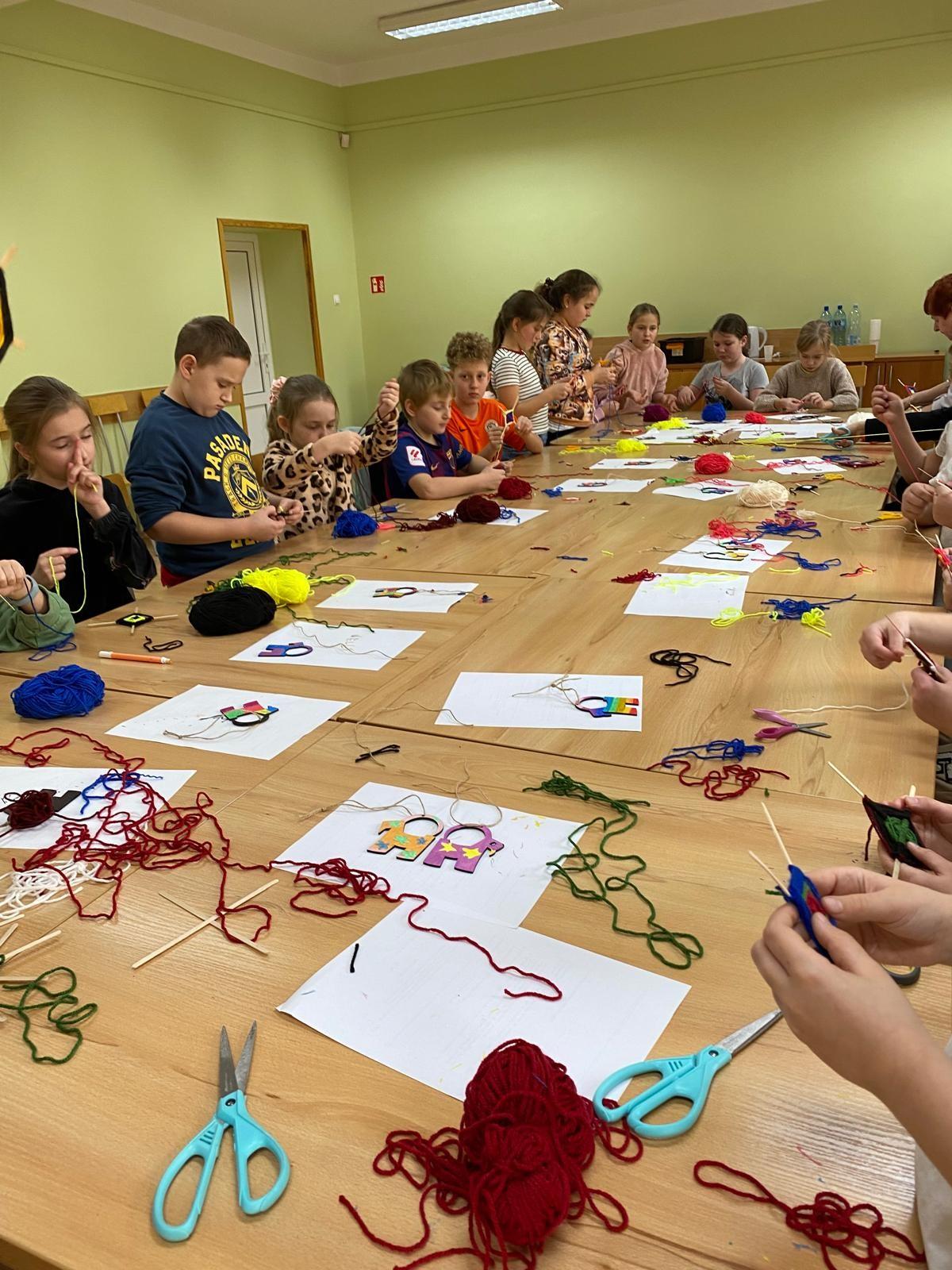 dzieci na warsztatach